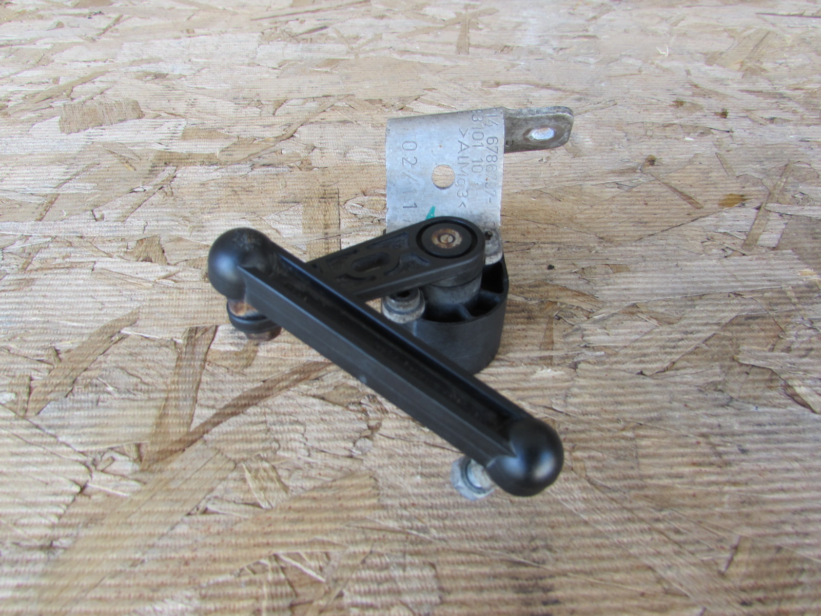 BMW Suspension Level Sensor, Rear Left 37146784075 F01 F10 BMW Suspension Level Sensor, Rear Left 37146784075 F01 F10